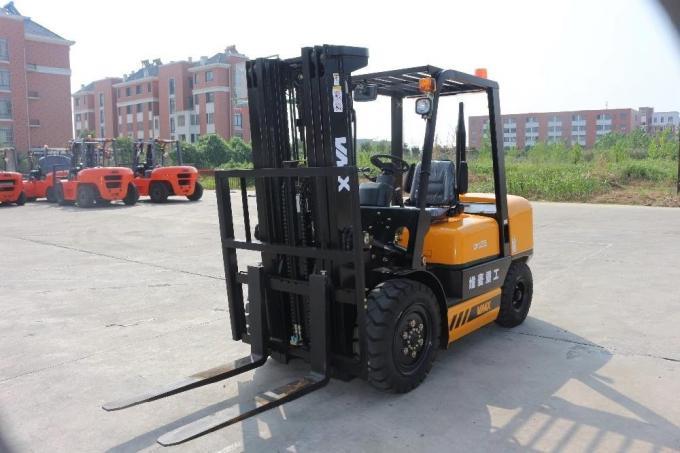 3.5 Tons Rough Terrain Forklift với động cơ Nhật Bản 3