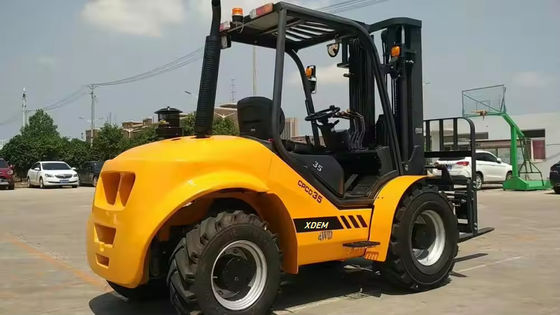 3.5 Tons Rough Terrain Forklift với động cơ Nhật Bản
