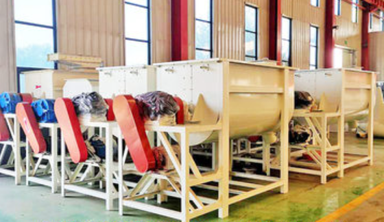 Máy trộn thức ăn chăn nuôi chống ăn mòn ngang Máy trộn thức ăn chăn nuôi bảo trì thấp với cạnh tròn an toàn